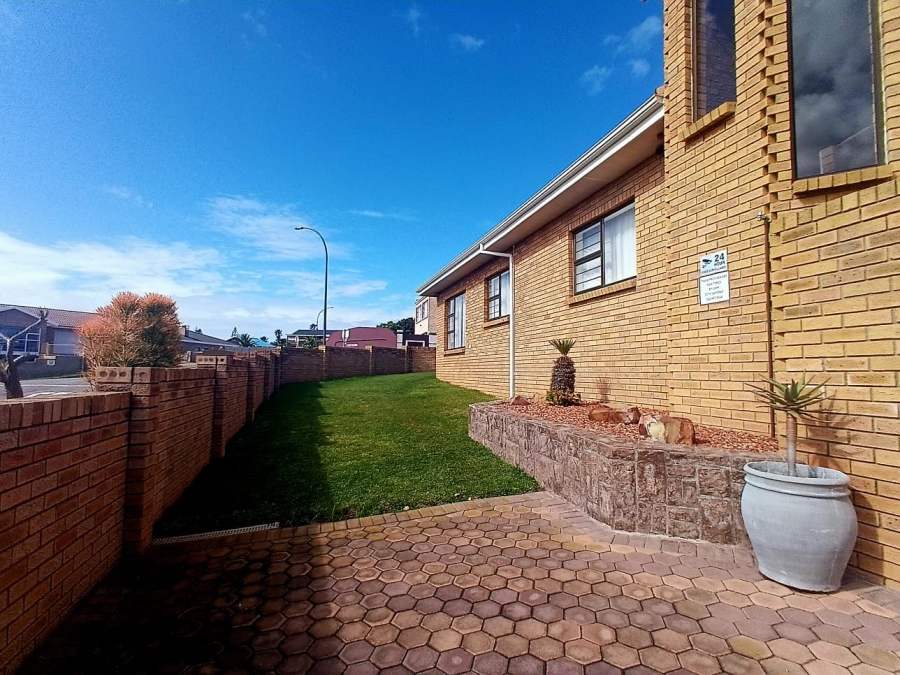 To Let 3 Bedroom Property for Rent in Dana Bay Western Cape